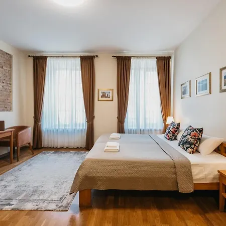 Cathedral Old Town 4*