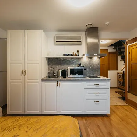 Cathedral Old Town 4*