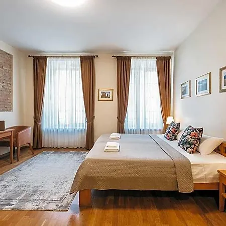Cathedral Old Town 4*