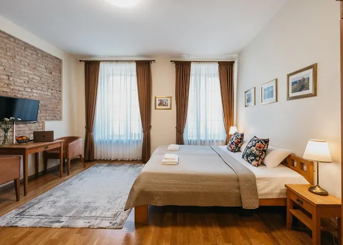 Cathedral Old Town 4*