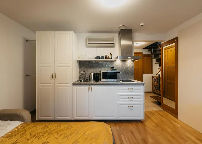 Cathedral Old Town 4*